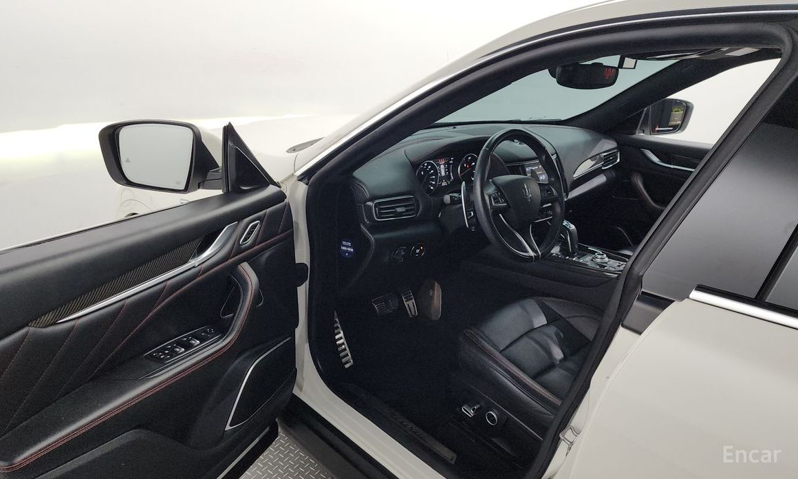 Levante 3.0 AWD Gransport 11