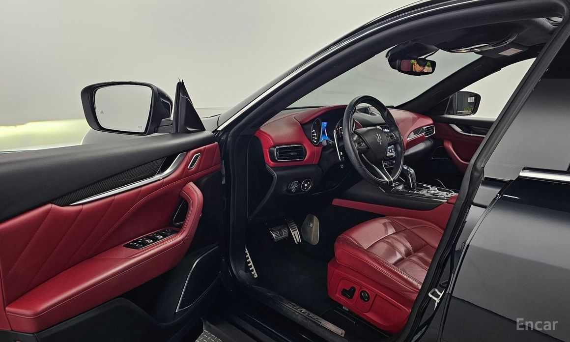 Levante 3.0 AWD Gransport 11