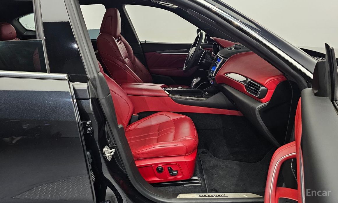 Levante 3.0 AWD Gransport 12