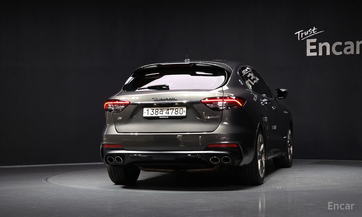 Levante 3.0 AWD Gransport 5