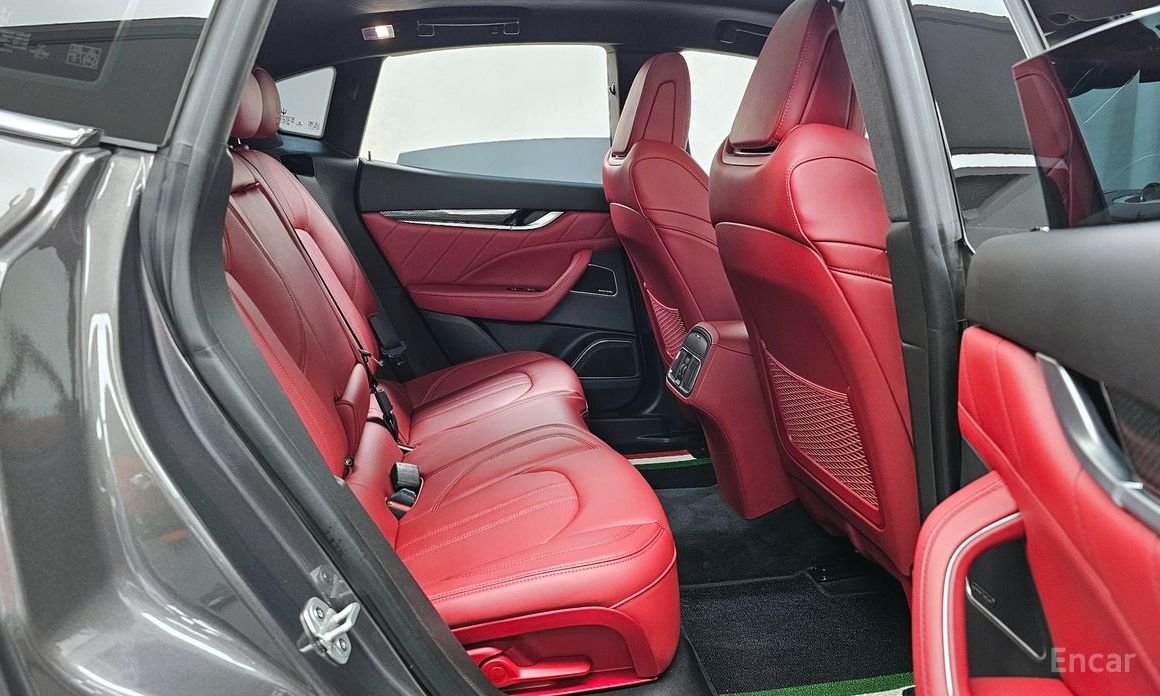 Levante 3.0 AWD Gransport 13