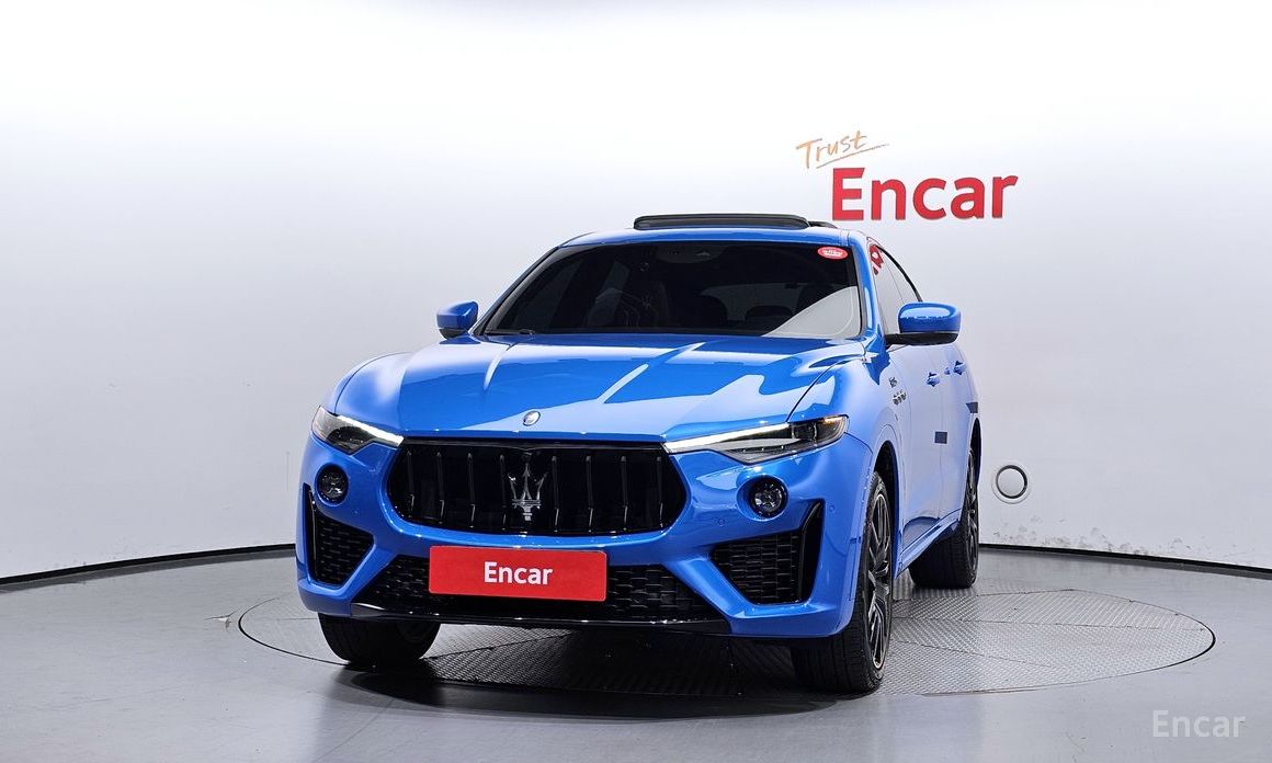 Levante 3.0 S AWD F Tributo 4