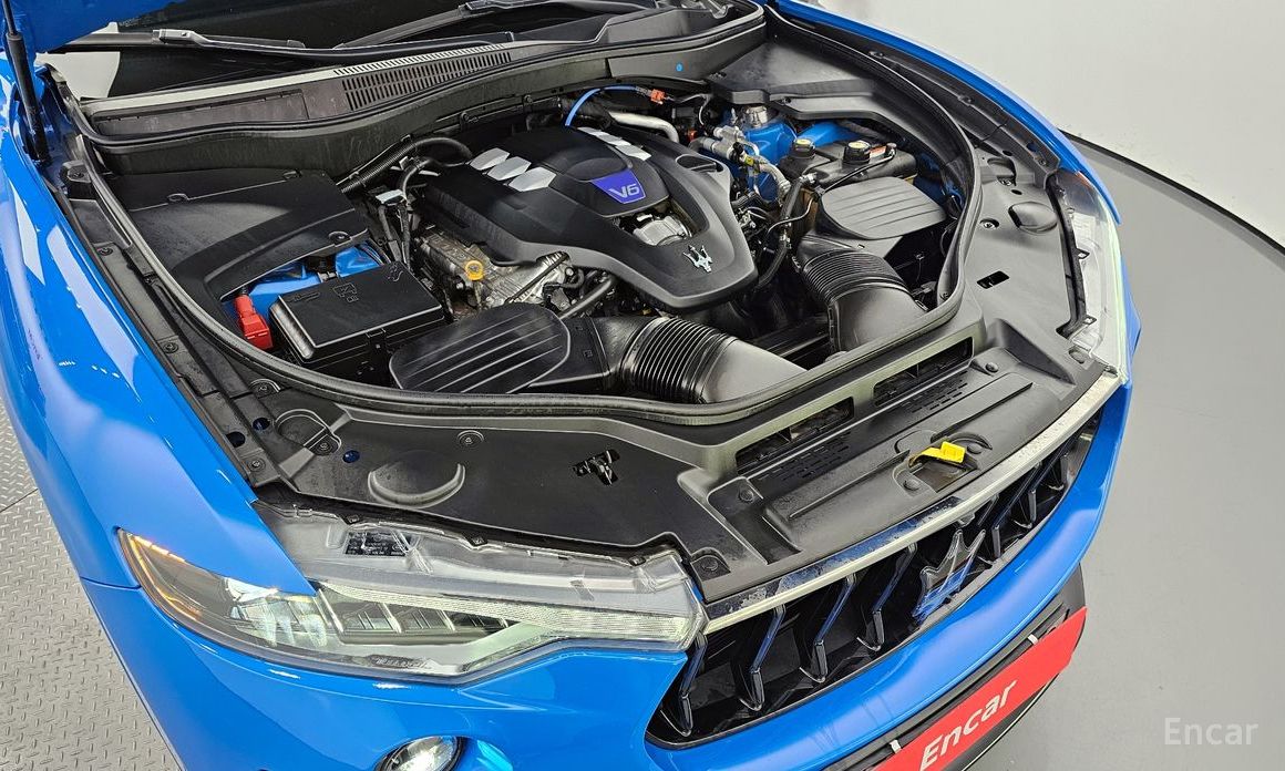 Levante 3.0 S AWD F Tributo 7