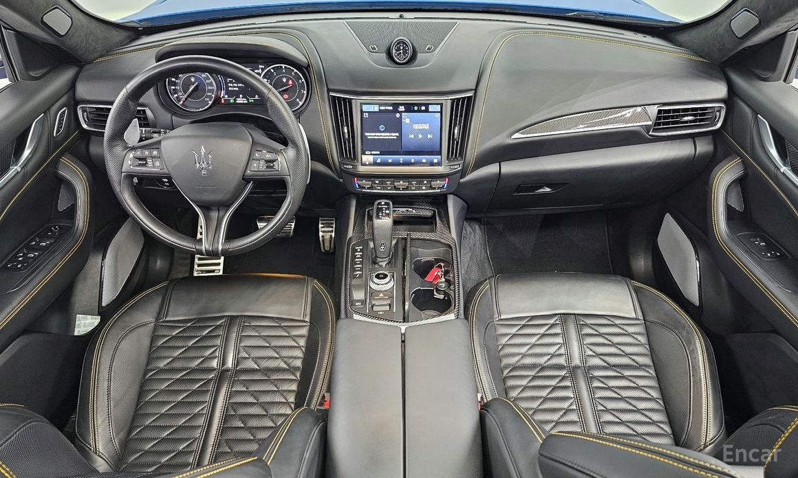 Levante 3.0 S AWD F Tributo 8