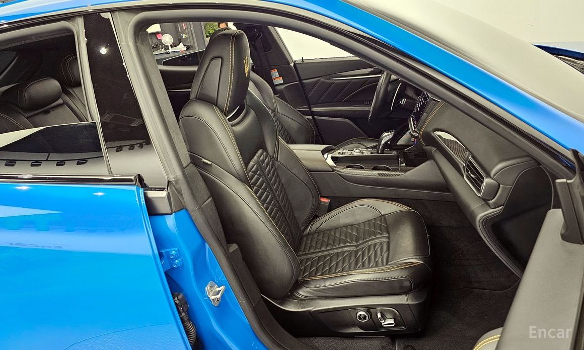 Levante 3.0 S AWD F Tributo 11