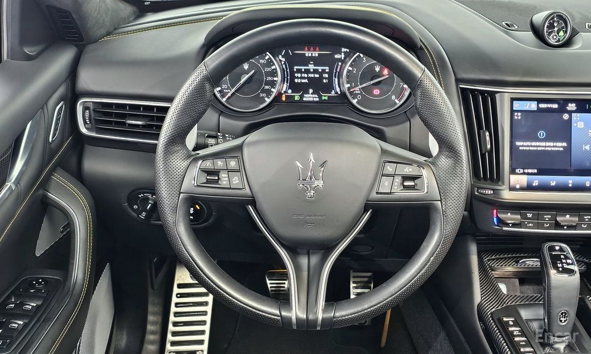 Levante 3.0 S AWD F Tributo 14