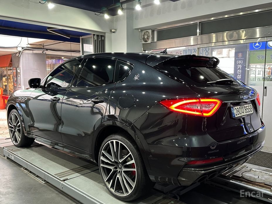 Levante 3. 8 Trofeo 3