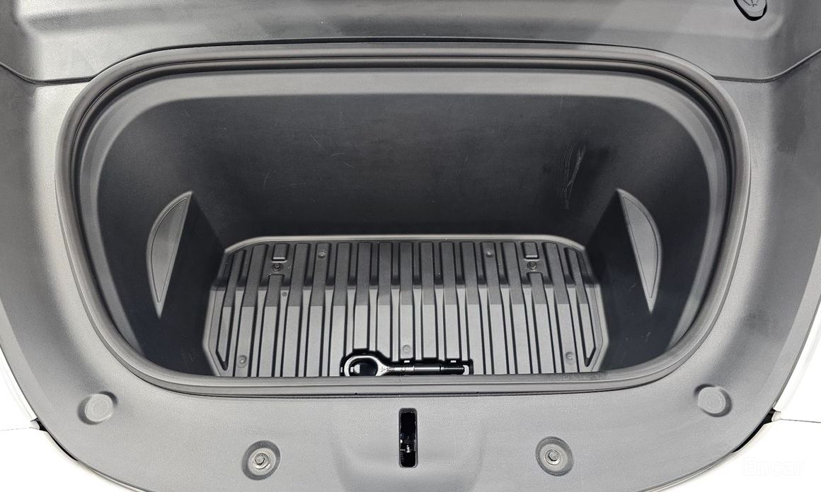Tesla Model Y Long Range №7