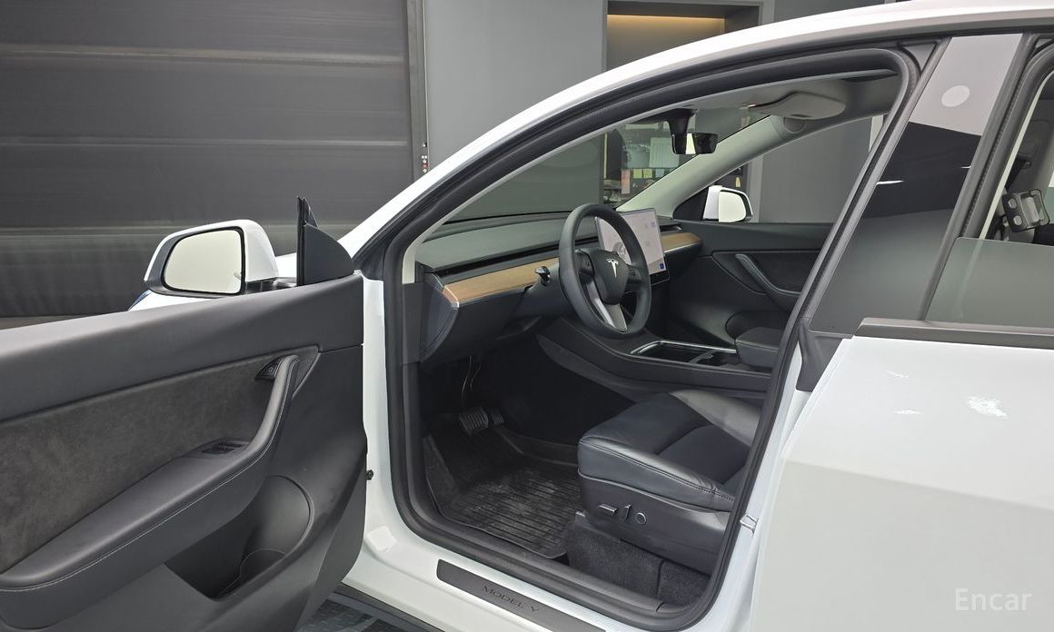 Tesla Model Y Long Range №11