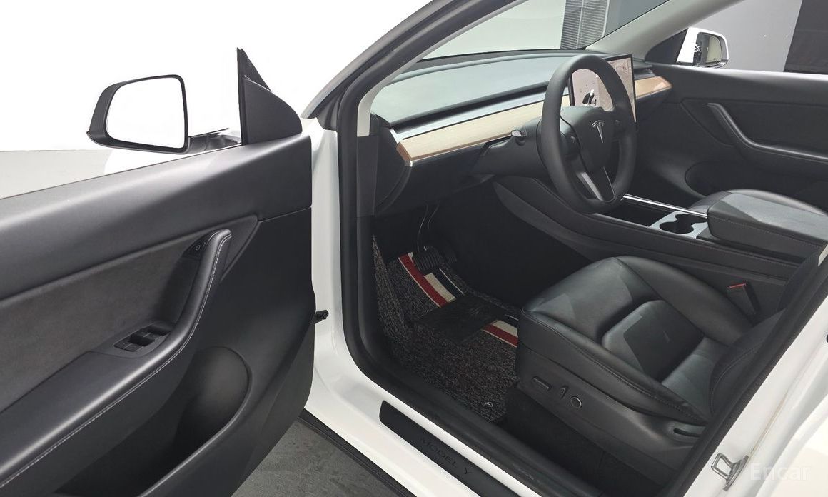 Tesla Model Y Long Range №11