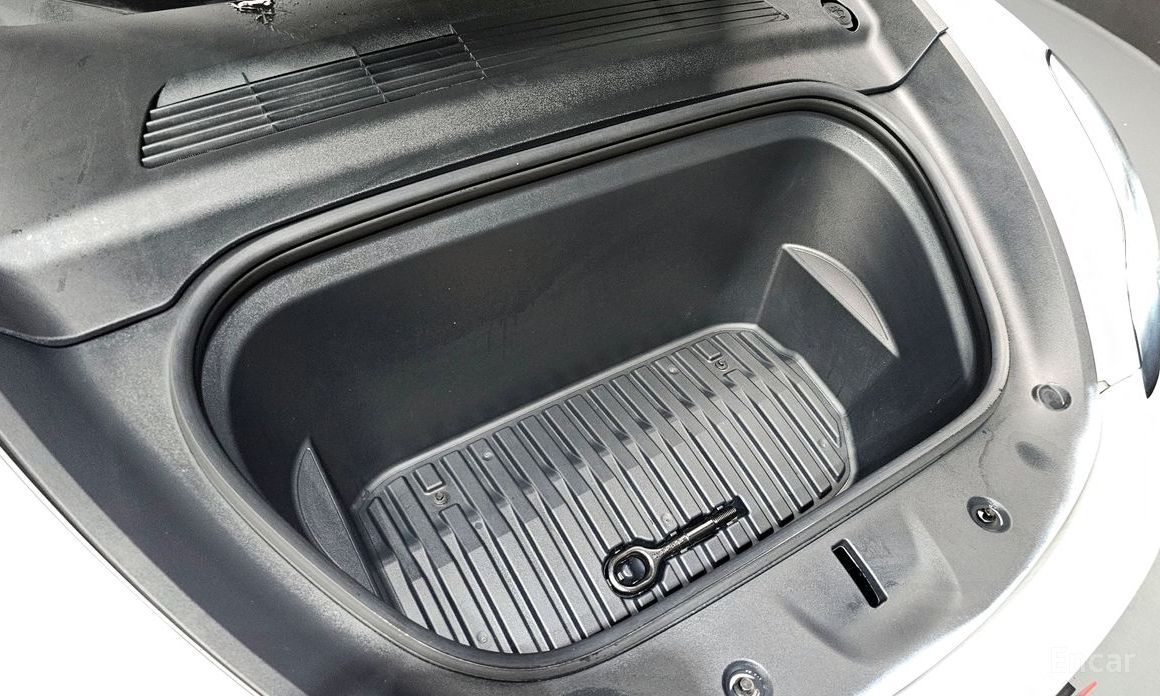 Tesla Model Y Long Range №7