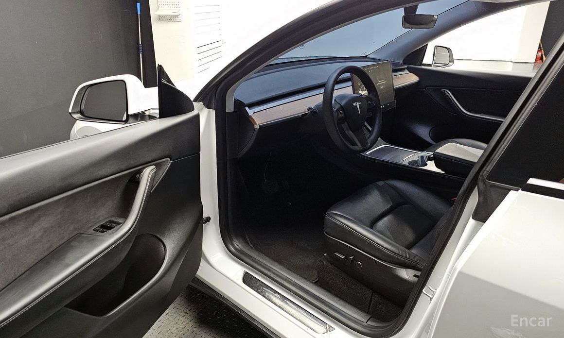 Tesla Model Y Long Range №11