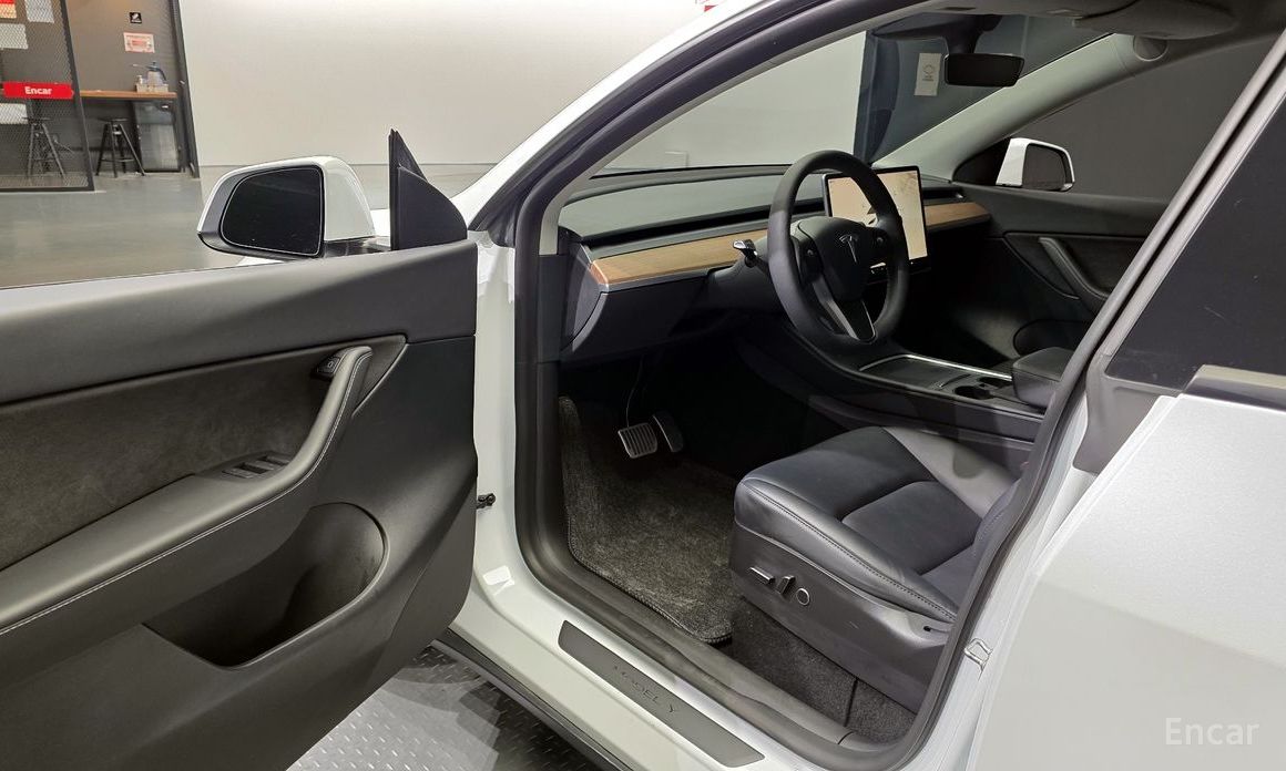 Tesla Model Y Long Range №11
