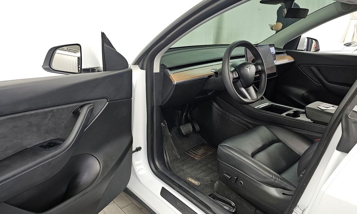Tesla Model Y Long Range №11