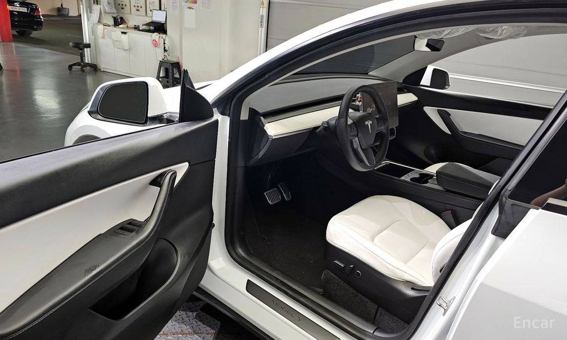 Tesla Model Y Long Range №11