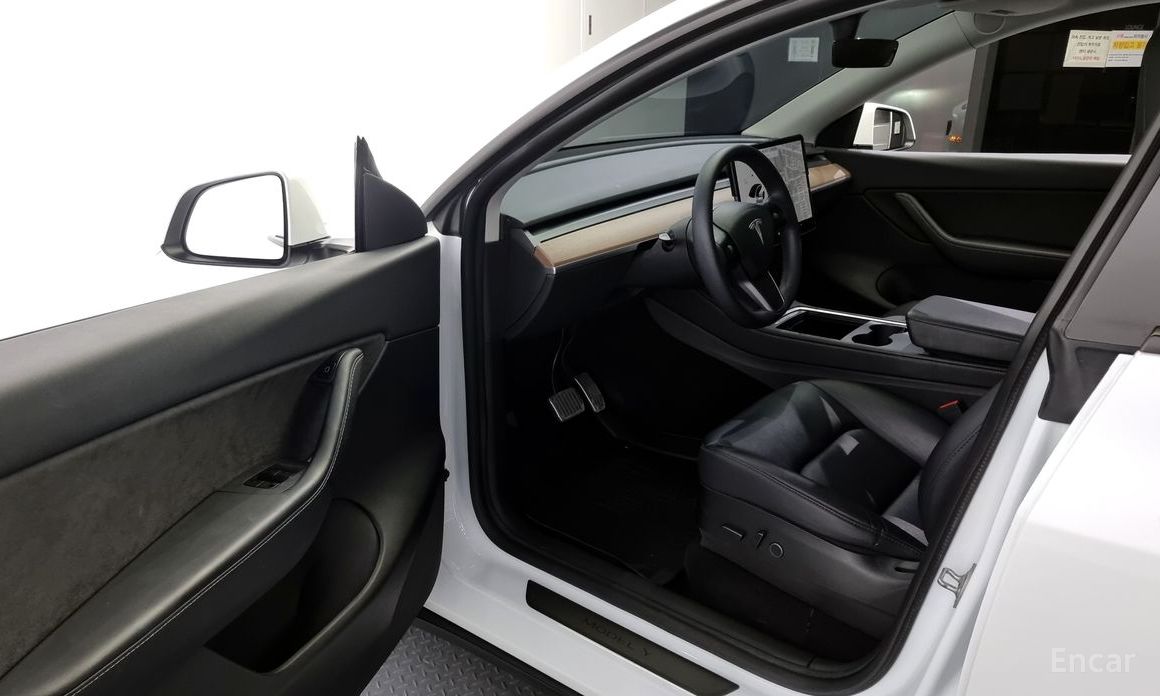 Tesla Model Y Long Range №11