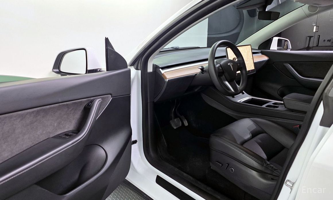 Tesla Model Y Long Range №11