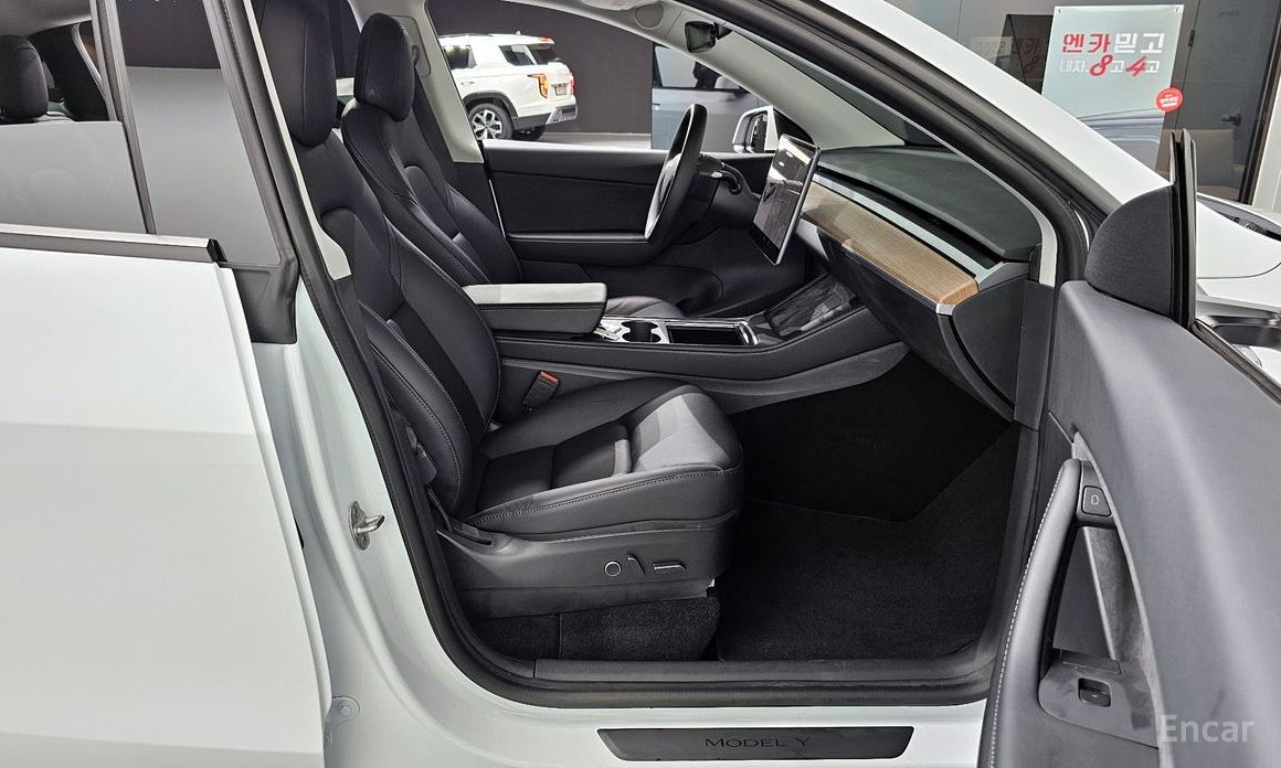 Tesla Model Y Standard Range №11