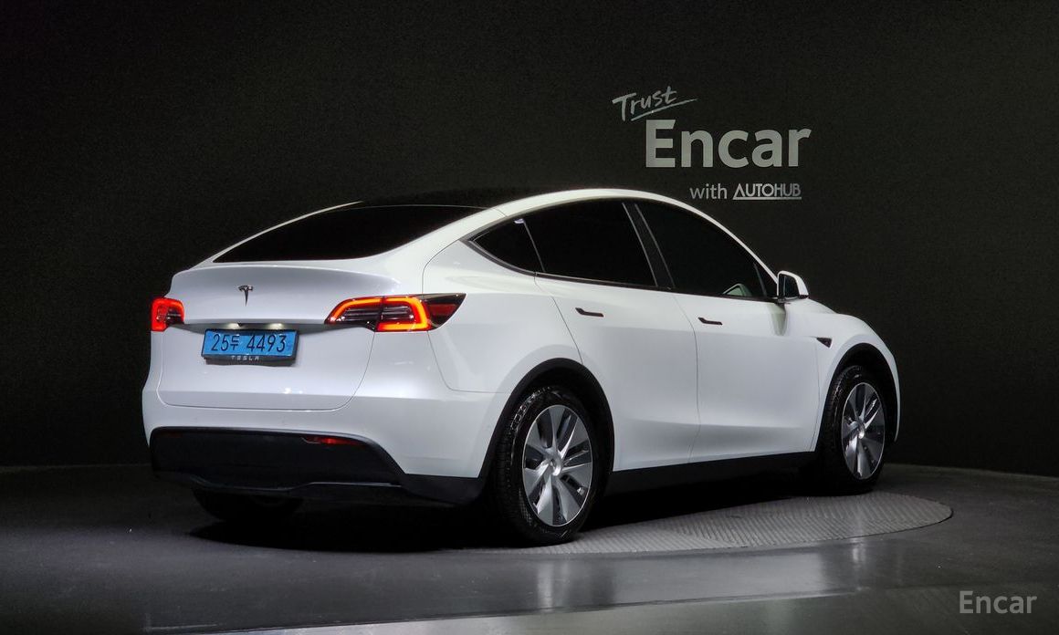 Tesla Model Y Standard Range №3