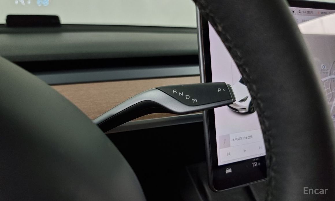 Tesla Model Y Standard Range №10