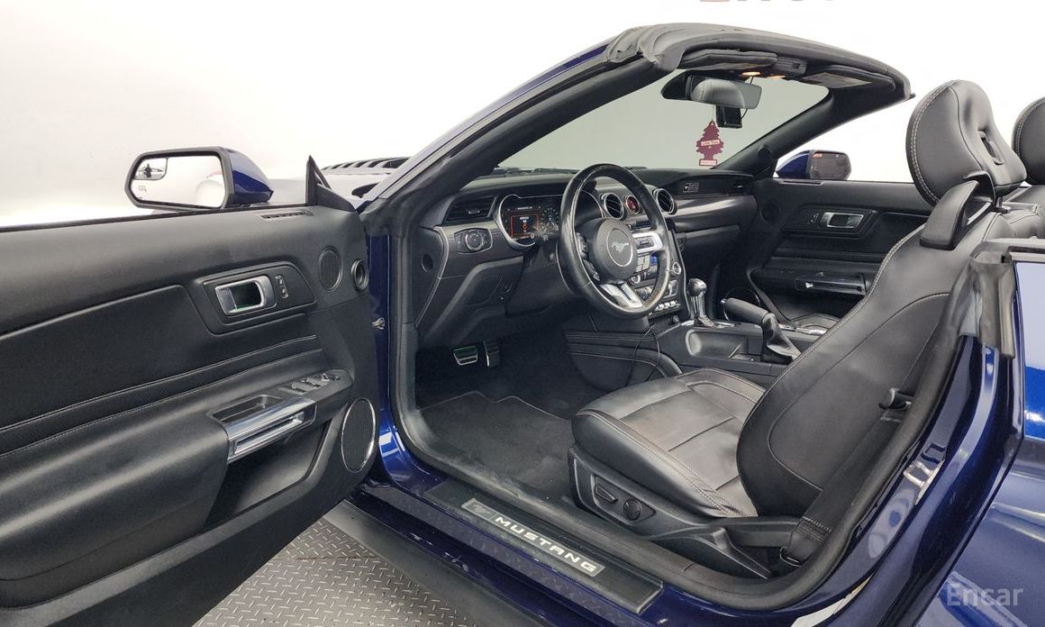 Mustang GT Convertible 11