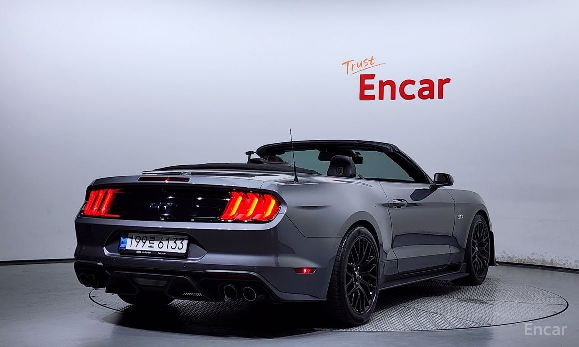 Ford Mustang GT Convertible №3