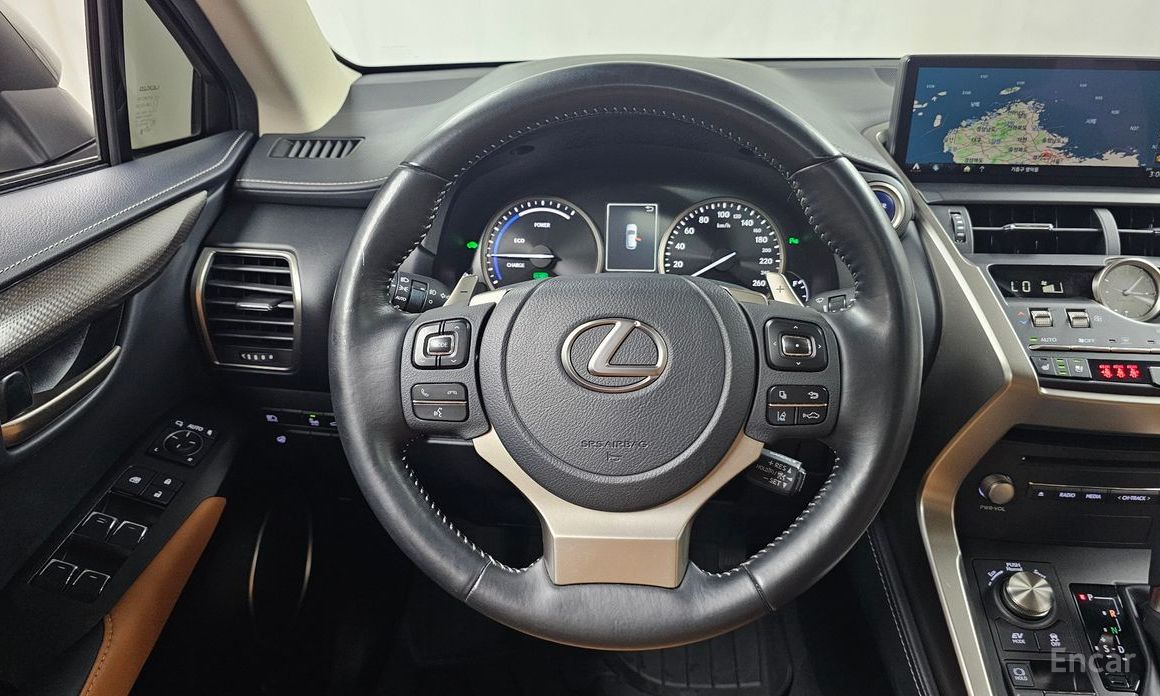 Lexus NX300h Supreme №14