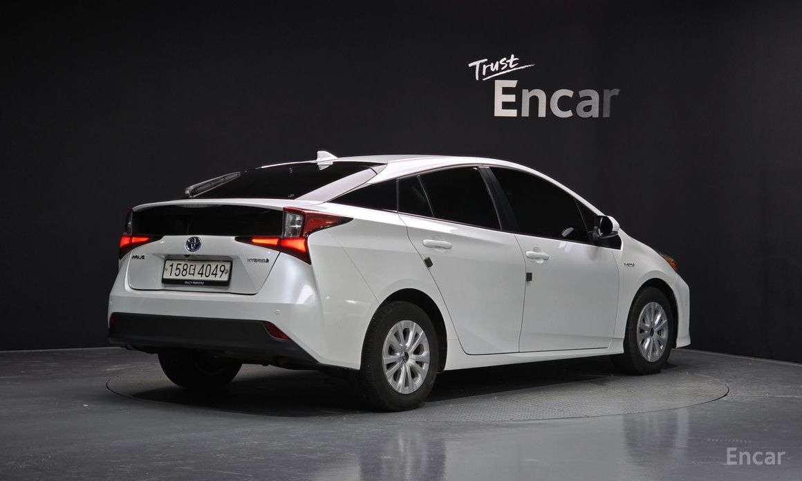 Toyota Prius 4th Generation 1.8 №3