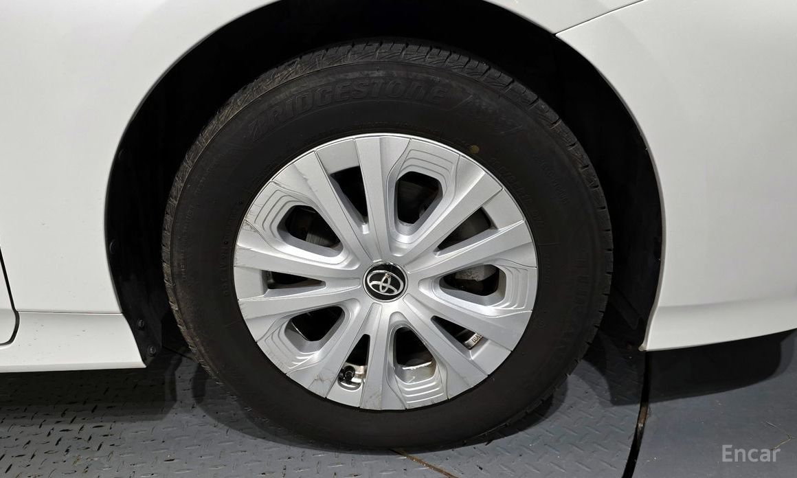 Toyota Prius 4th Generation 1.8 №6