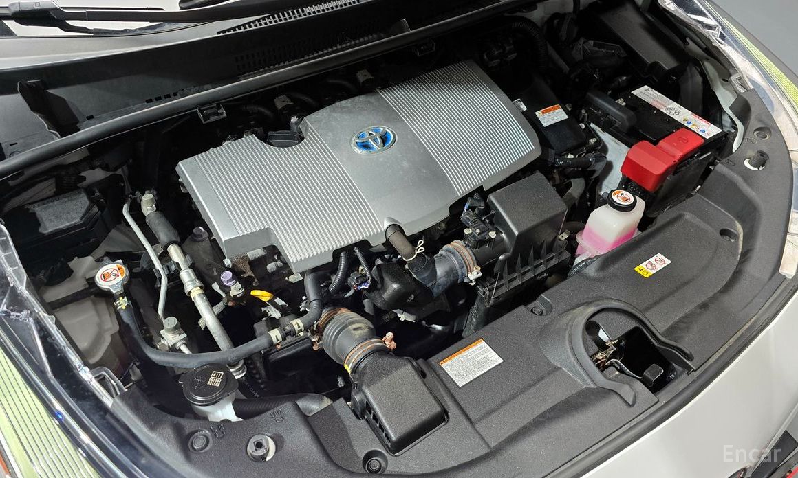 Toyota Prius 4th Generation 1.8 №7