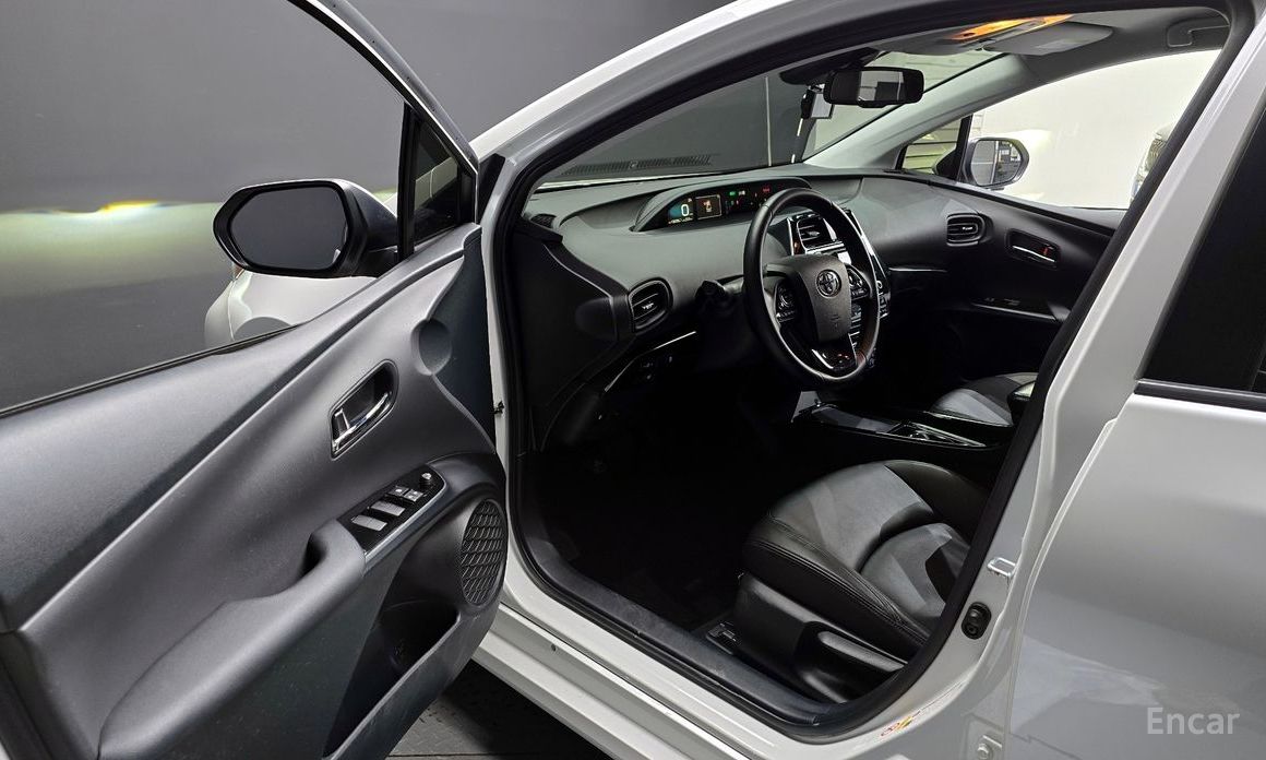 Toyota Prius 4th Generation 1.8 №11