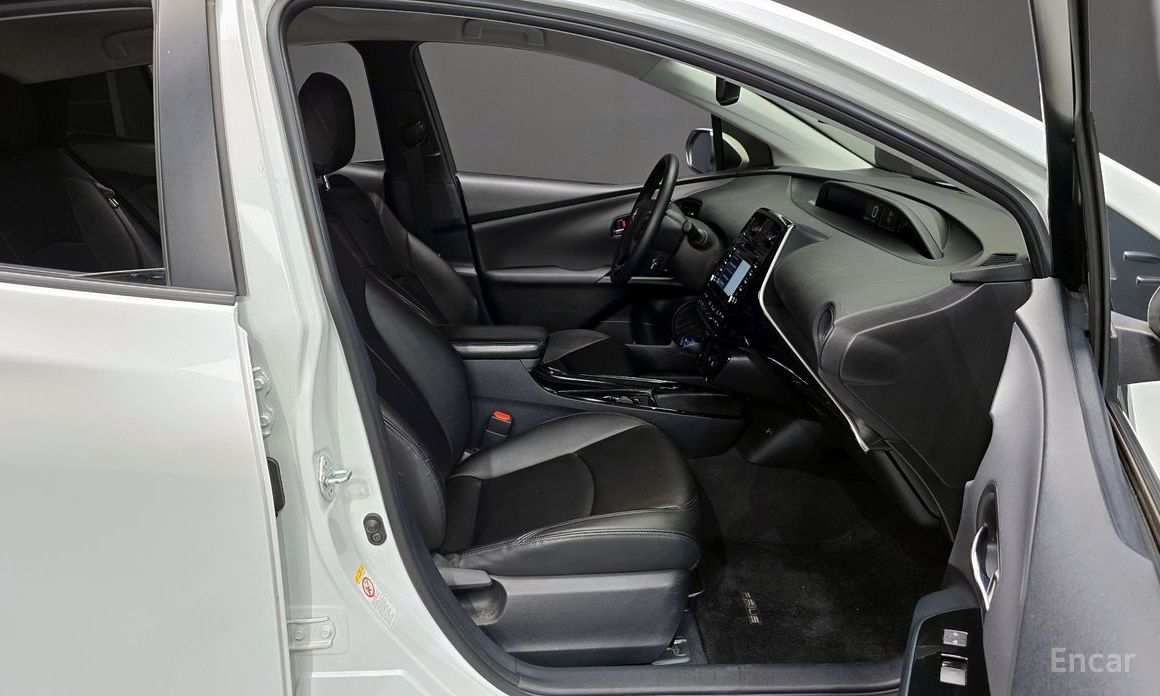 Toyota Prius 4th Generation 1.8 №12
