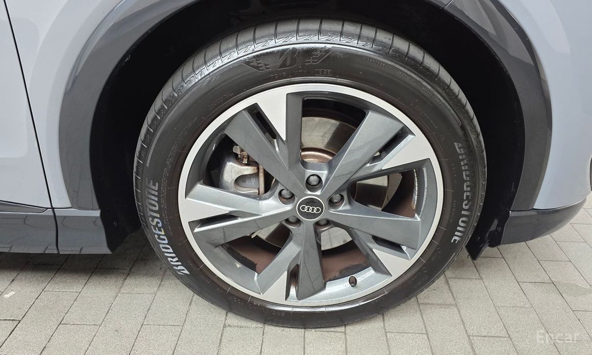 Q4 e-Tron (F4)40 Premium 6