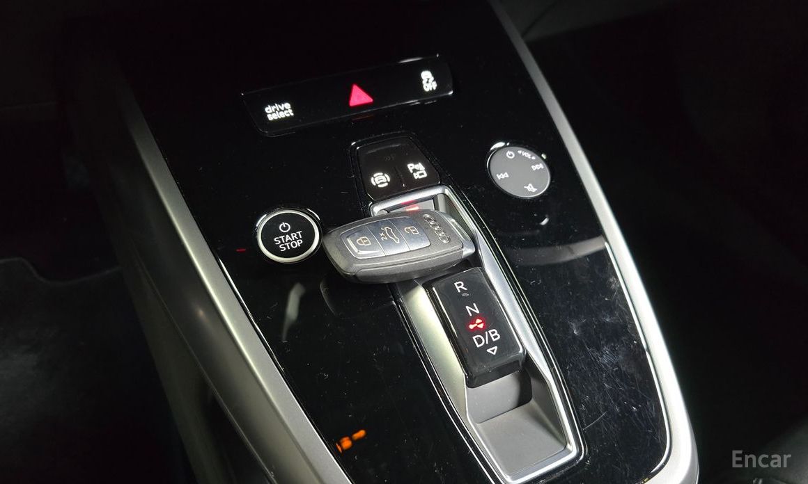 Q4 e-Tron (F4)40 Premium 10