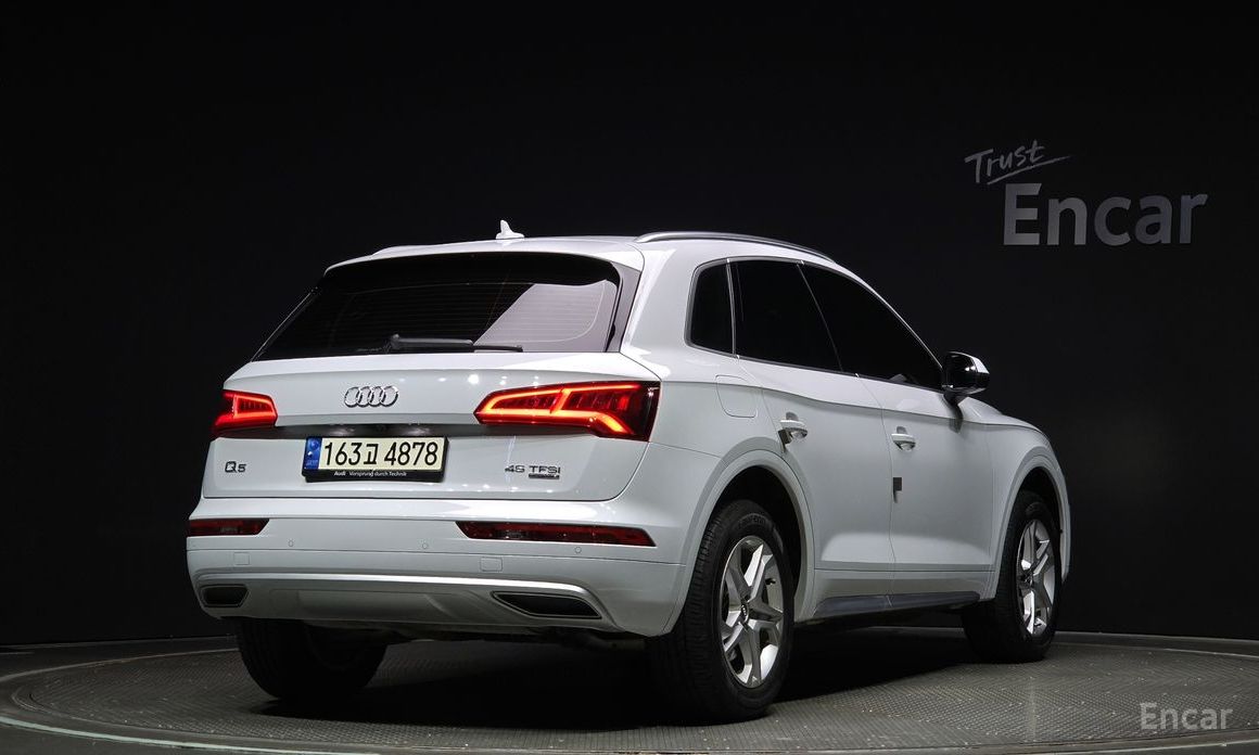 Q5 (FY)45 TFSI Quattro 3