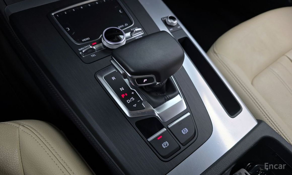 Q5 (FY)45 TFSI Quattro 10