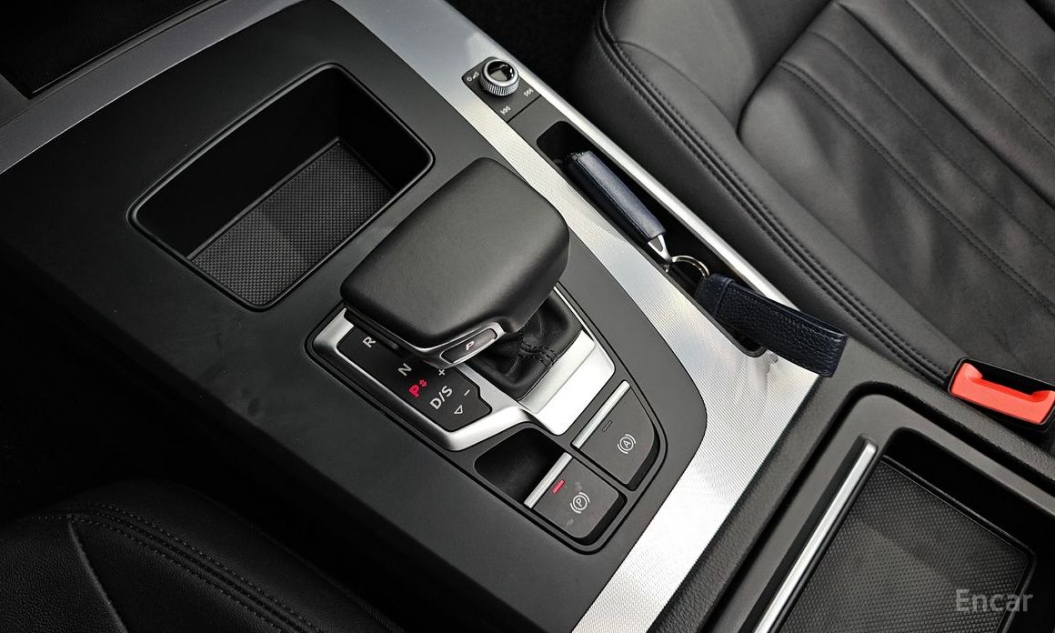 Q5 (FY)45 TFSI Quattro 10