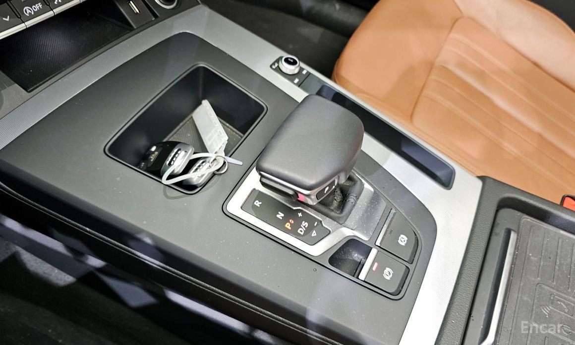 Q5 (FY)45 TFSI Quattro 10