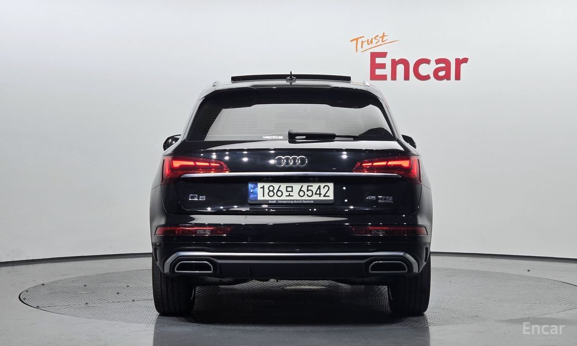 Q5 (FY)45 TFSI Quattro Premium 5