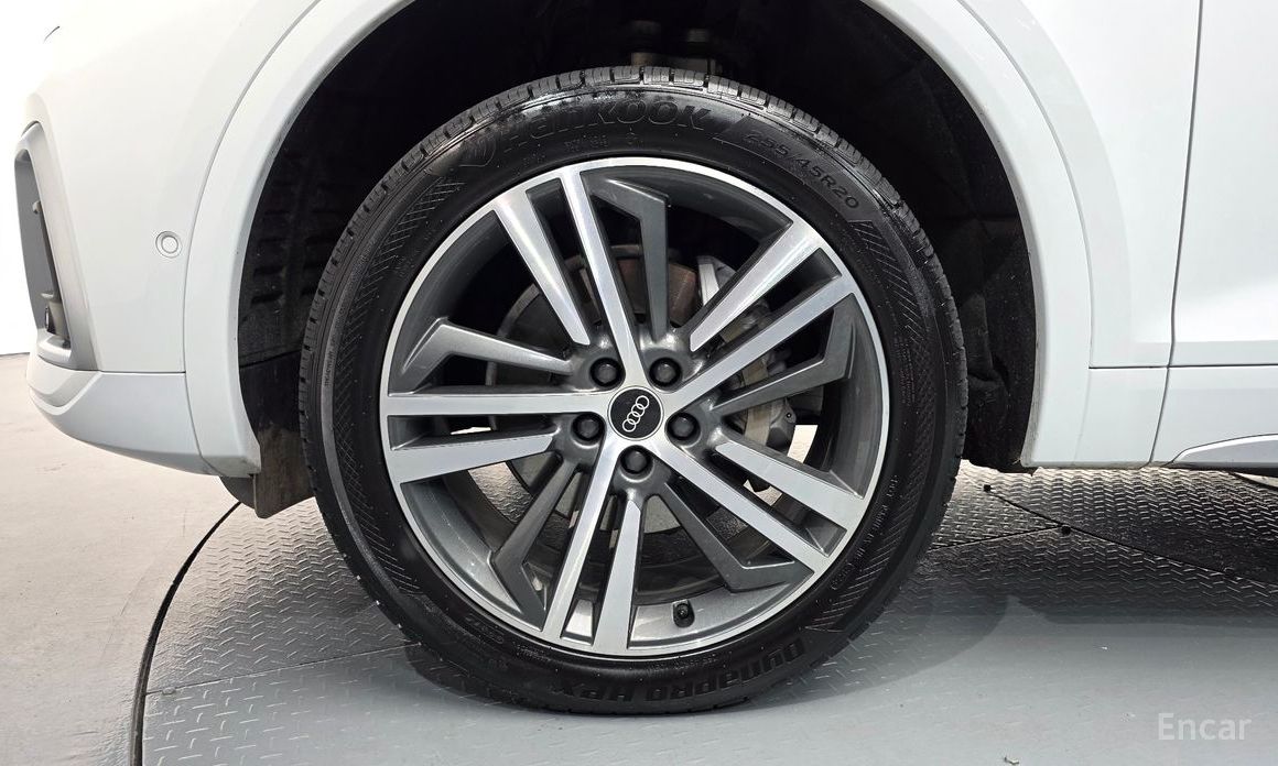 Q5 (FY)45 TFSI Quattro Premium 6