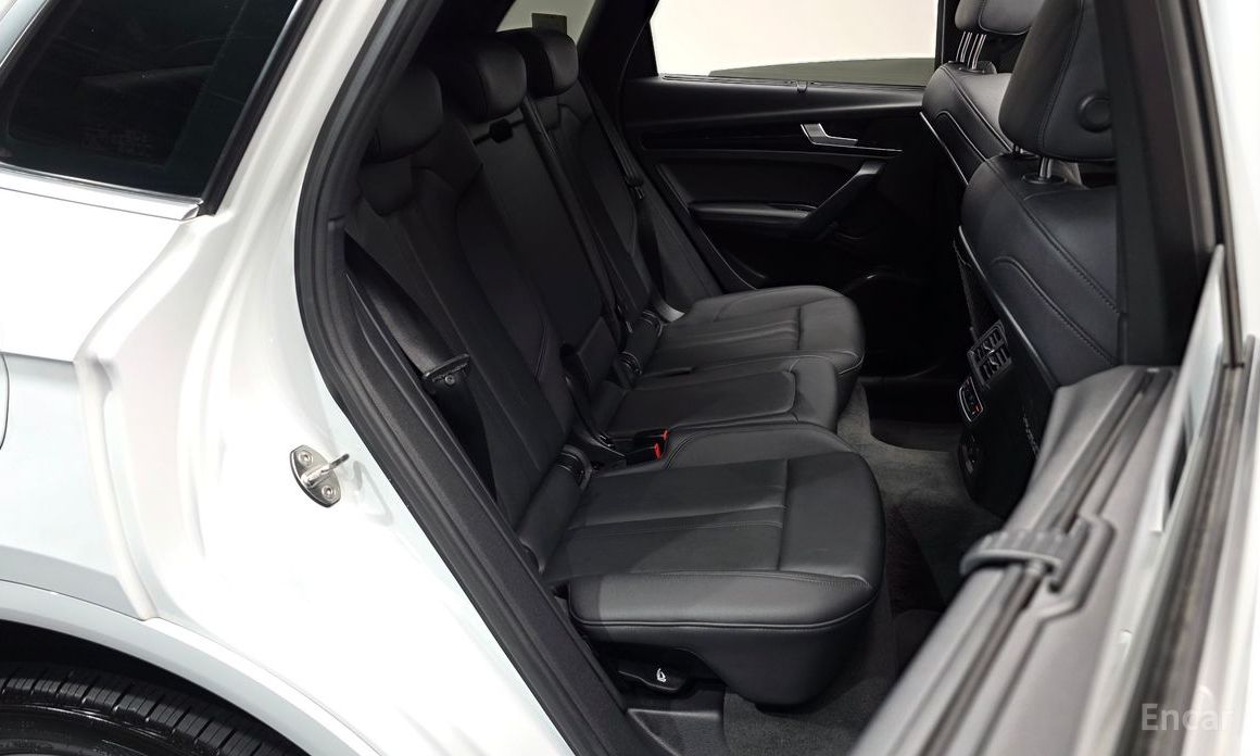 Q5 (FY)45 TFSI Quattro Premium 12