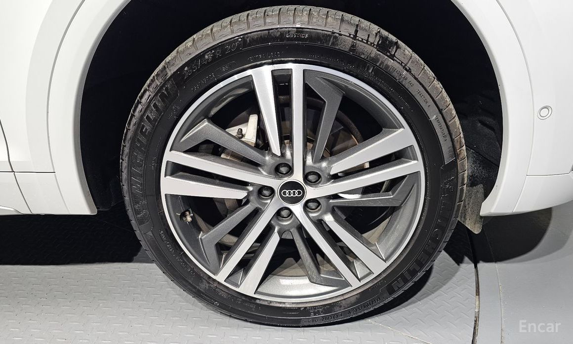 Q5 (FY)45 TFSI Quattro Premium 6
