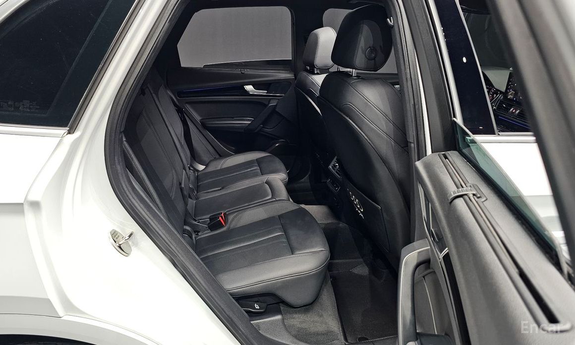 Q5 (FY)45 TFSI Quattro Premium 12