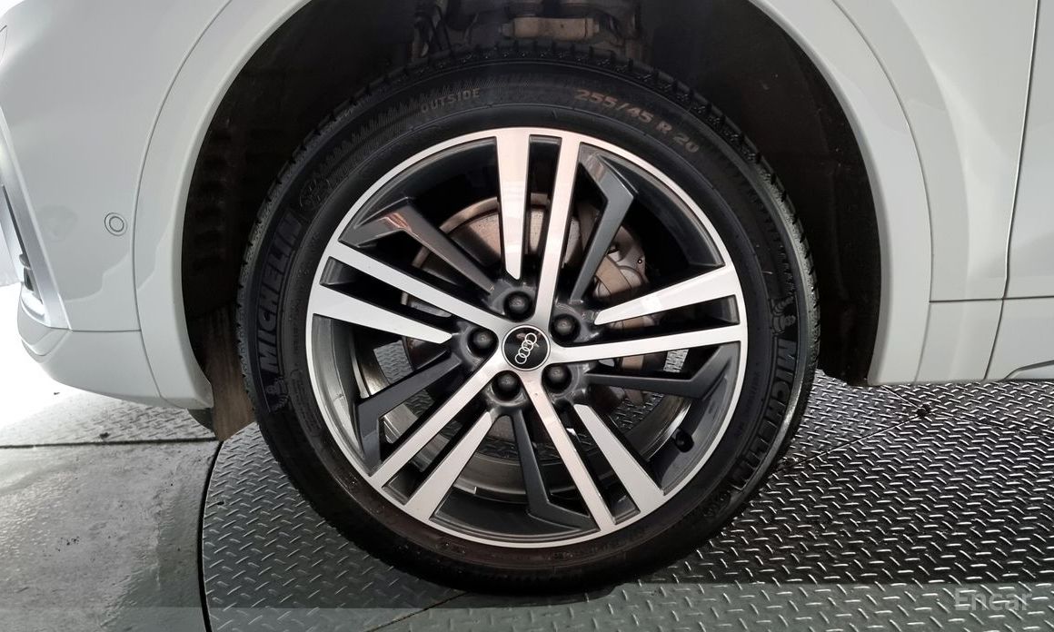 Q5 (FY)45 TFSI Quattro Premium 6