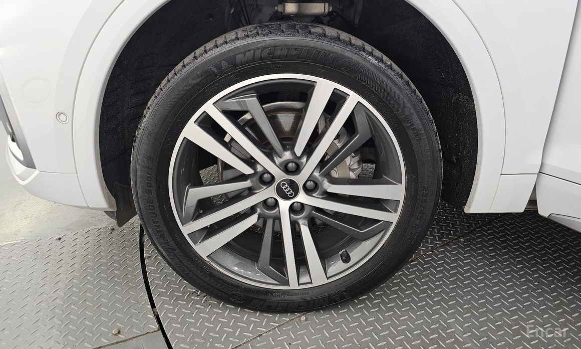 Q5 (FY)45 TFSI Quattro Premium 6