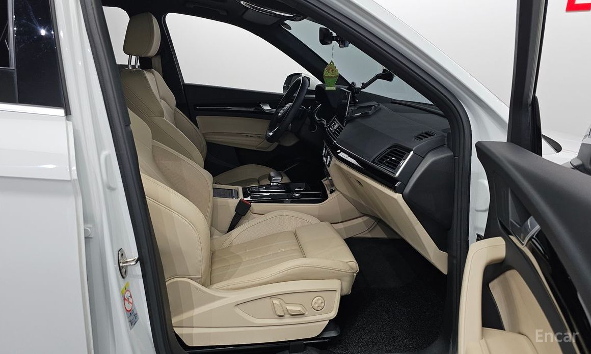 Q5 (FY)45 TFSI Quattro Premium 12