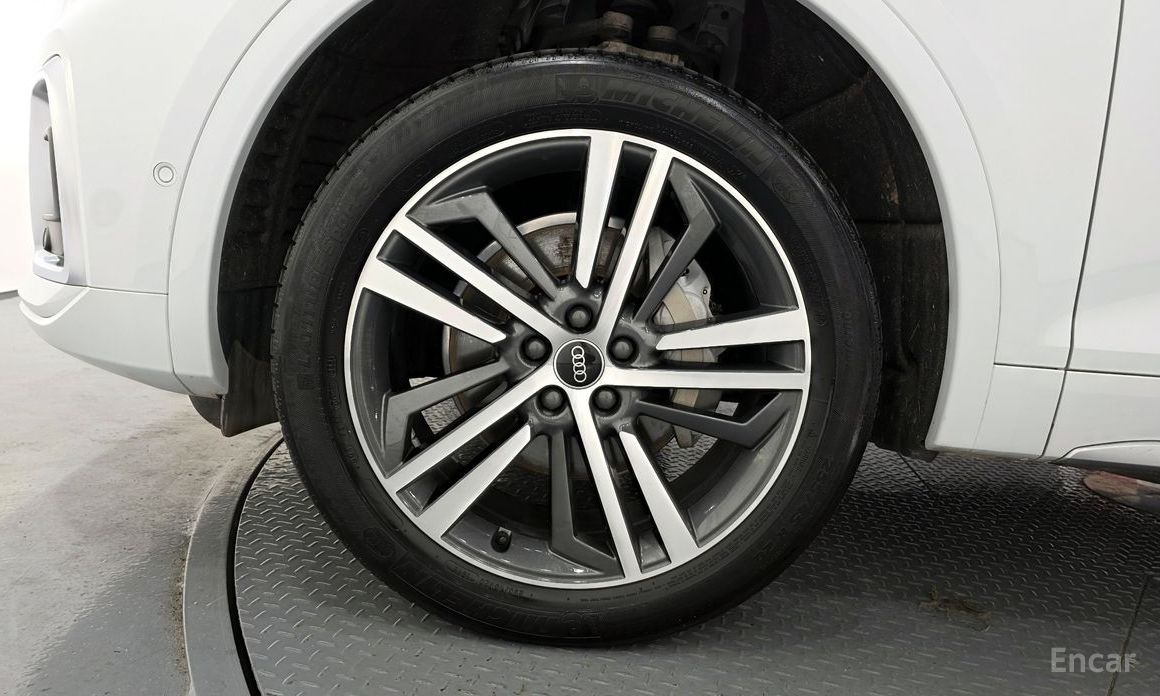 Q5 (FY)45 TFSI Quattro Premium 6