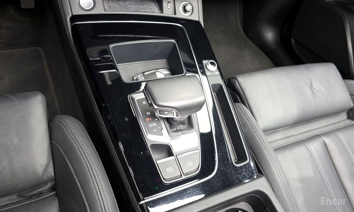 Q5 (FY)45 TFSI Quattro Premium 10