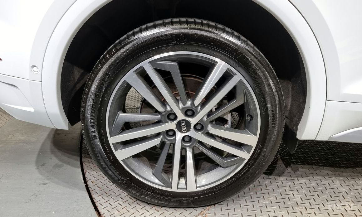 Q5 (FY)45 TFSI Quattro Premium 6