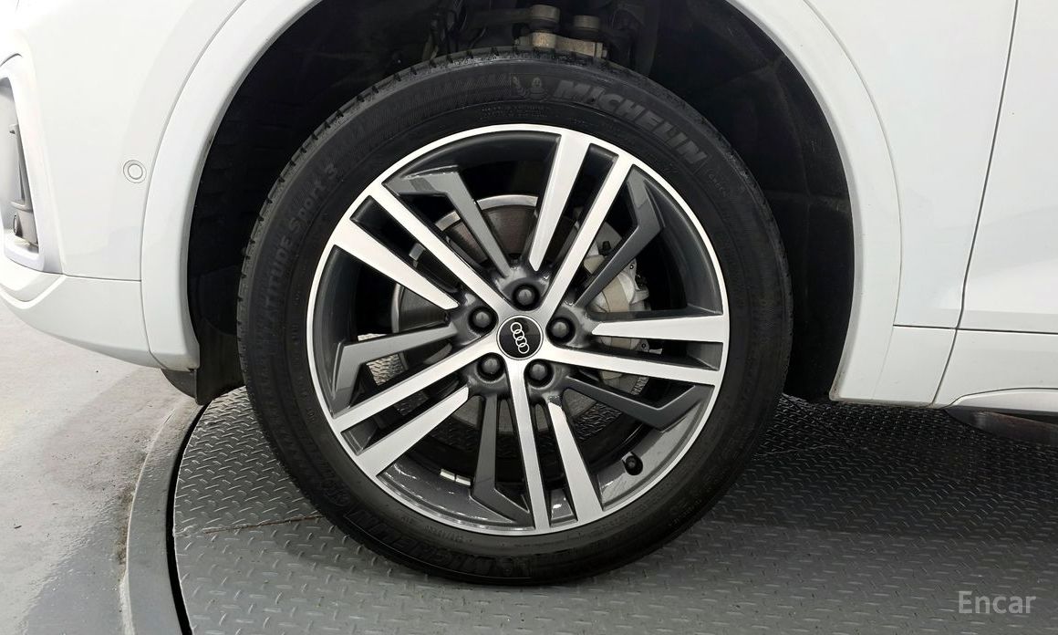 Q5 (FY)45 TFSI Quattro Premium 6